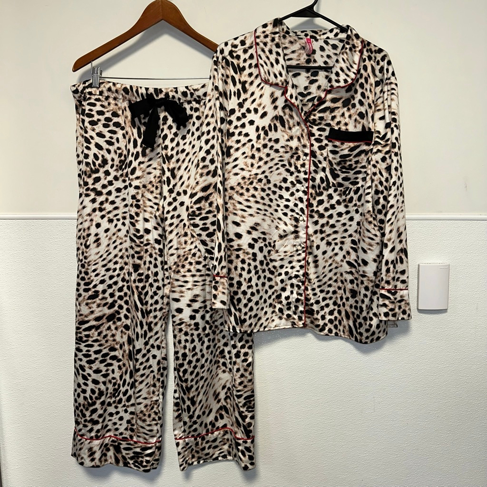 Cosmopolitan Leopard Cheetah Print Pajama Set XL Beige Black Red Women’s